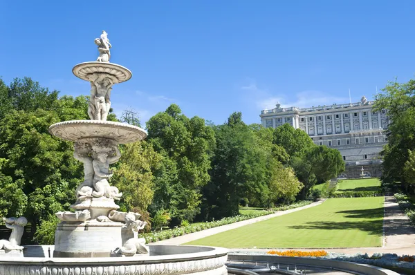 Jardín en Palacio Real Madrid, España — Foto de Stock