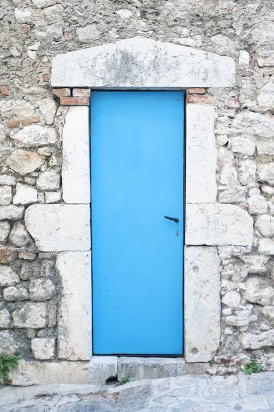 Гарний блакитний двері — стокове фото