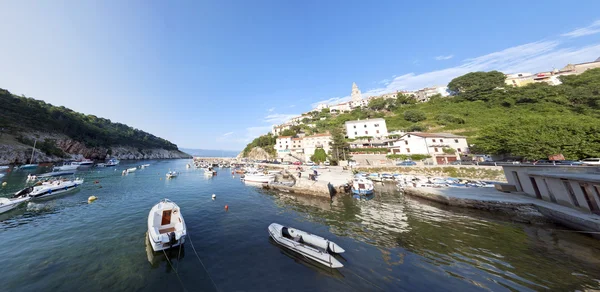 Vrbnik stad panorama krk eiland Kroatië — Stockfoto