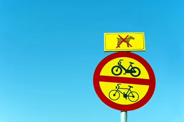 Não há sinal de cão e bicicleta — Fotografia de Stock