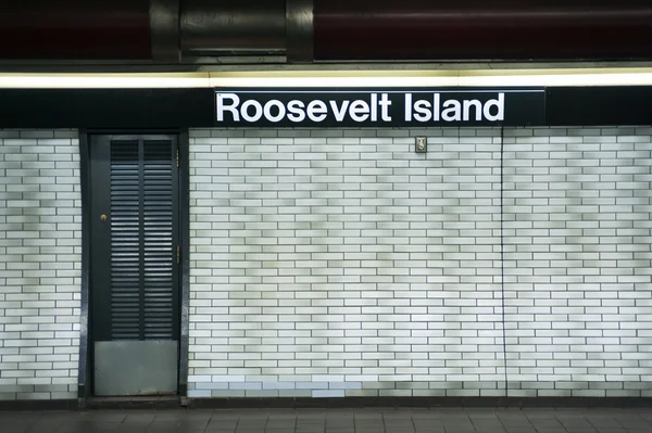 Roosevelt Island Subway Station — Stock Photo, Image