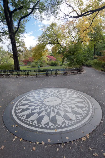 Strawberry fält central park, new york city — Stockfoto