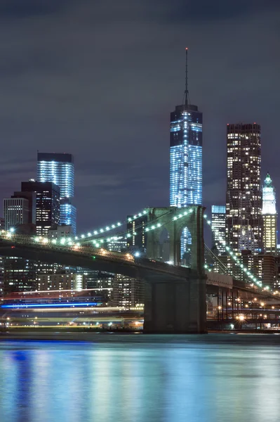 Brooklyn Bridge och Manhattan Skyline, New York — Stockfoto