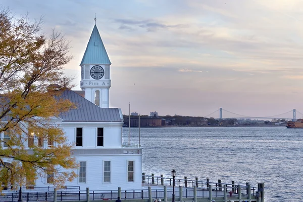 Historische pier een new york city — Stockfoto