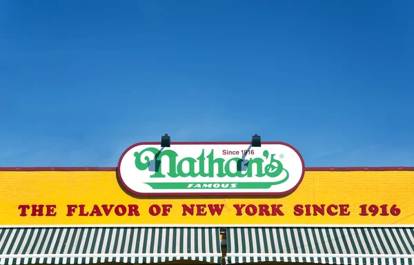 The Nathan 's original restaurant New York City — стоковое фото