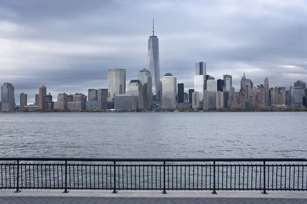 Nedre manhattan och en world trade center eller frihet tower new york city — Stockfoto