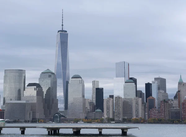 Μανχάταν και μία παγκόσμια εμπόριο κέντρο ή ελευθερία Πύργος πόλη της Νέας Υόρκης — Φωτογραφία Αρχείου