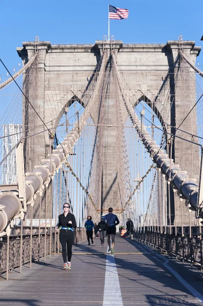 Fit op brooklyn bridge new york city — Stockfoto