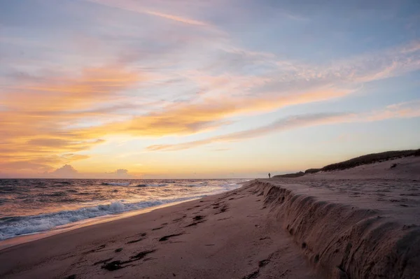 Dog Walks Miacomet Beach Quiet Calm Sunset Nantucket Island — Stockfoto