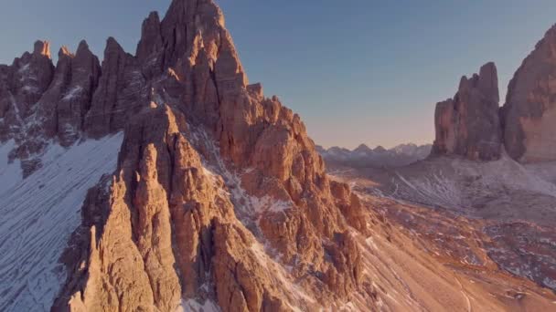 Aerial Flying Tre Cime Lavaredo Nature Park Mountains Dolomites Italy — Vídeo de Stock