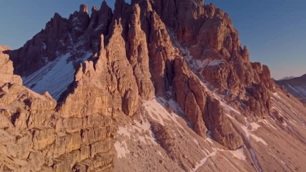 Aerial Flying Tre Cime Lavaredo Nature Park Mountains Dolomites Italy — Vídeo de Stock