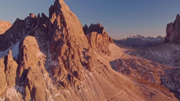 Aerial Flying Tre Cime Lavaredo Nature Park Mountains Dolomites Italy — Stockvideo