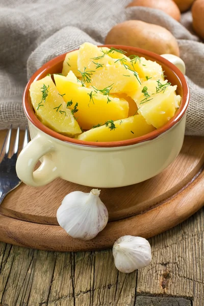 莳萝和黄油煮的土豆 — 图库照片