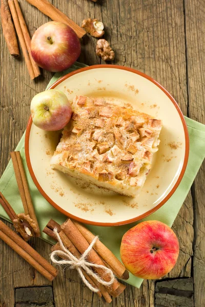 Tarta de manzana casera con canela — Foto de Stock