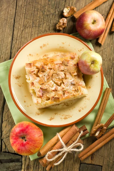Tarçınlı ev yapımı elmalı turta. — Stok fotoğraf