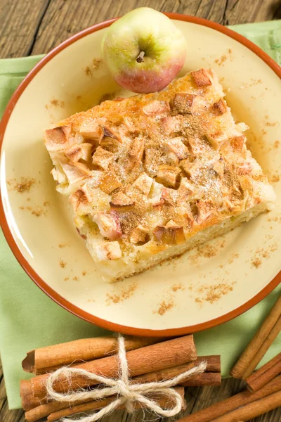 Torta di mele fatta in casa con cannella — Foto Stock