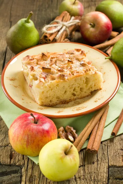 Tarta de manzana casera con canela Imágenes de stock libres de derechos