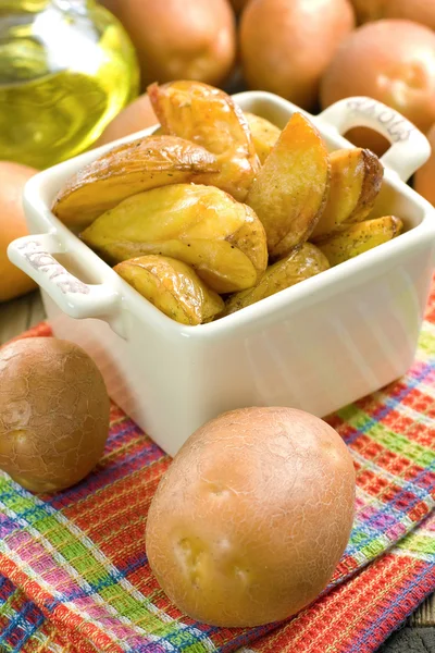 Bakte poteter med persille – stockfoto