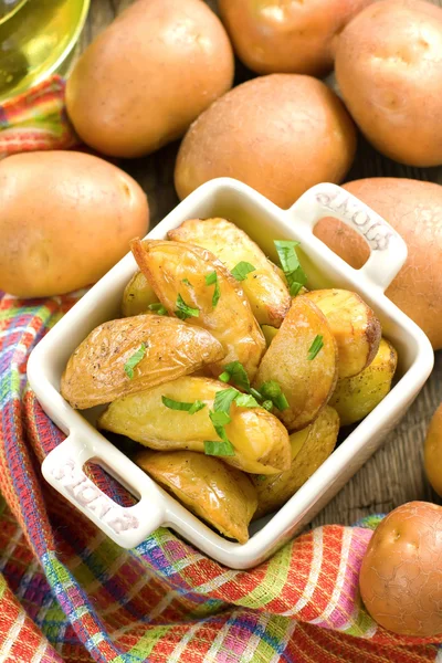 Pečené brambory s petrželkou — Stock fotografie