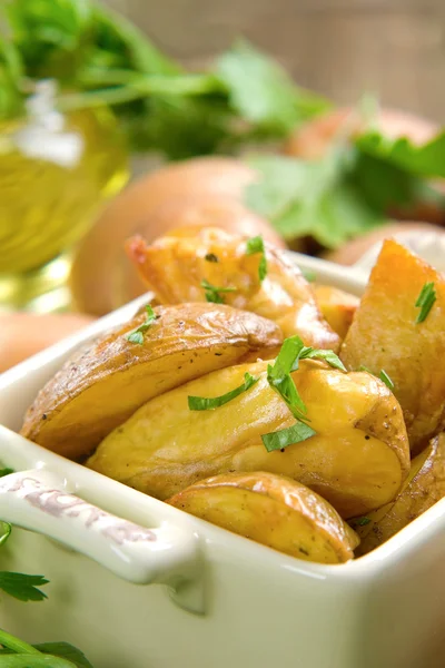 Patatas al horno con perejil —  Fotos de Stock