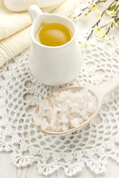 Mořská sůl a olej — Stock fotografie