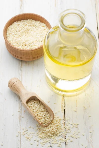 Sesame seeds and oil — Stock Photo, Image