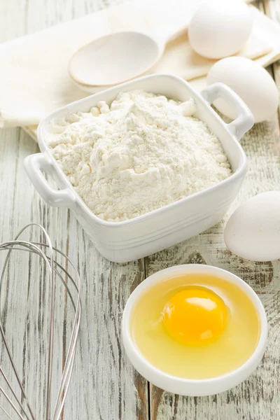 Flour, eggs — Stock Photo, Image