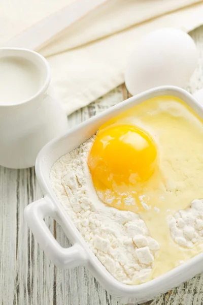 Flour, eggs, milk — Stock Photo, Image