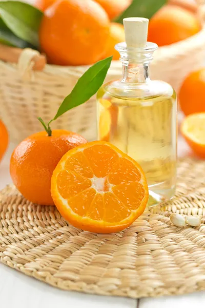 Tangerine essential oil — Stock Photo, Image