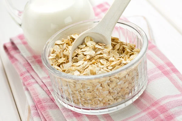 Copos de avena y leche — Foto de Stock