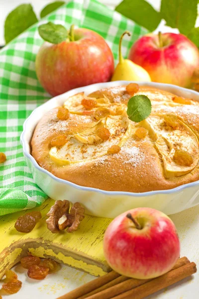 Homemade apple pie with cinnamon — Stock Photo, Image