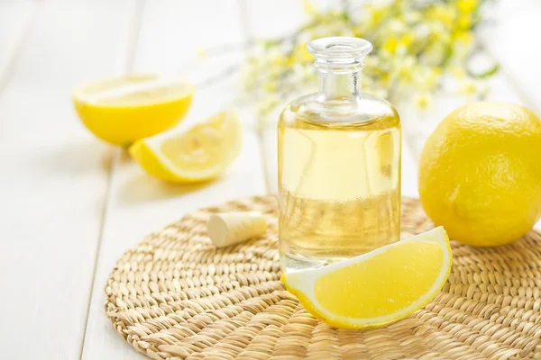 Olio di limone — Foto Stock