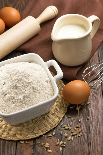 Mąki, jaj i mleka — Zdjęcie stockowe