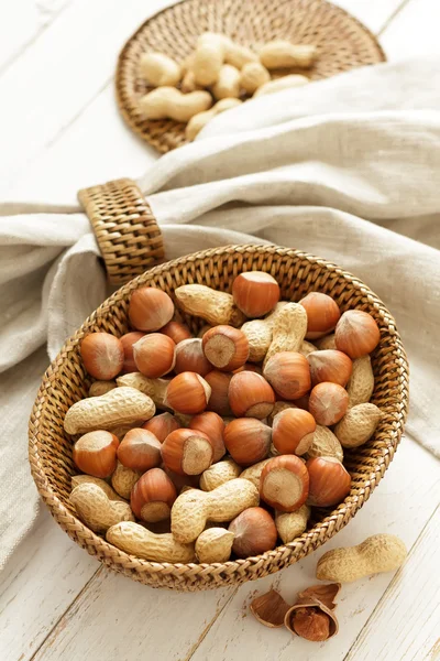 Hazelnut and peanut — Stock Photo, Image