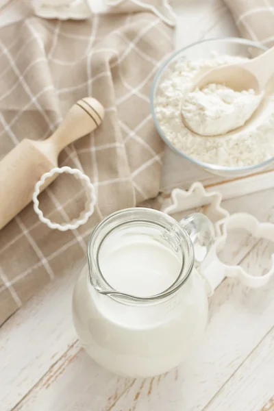 小麦粉とミルク — ストック写真