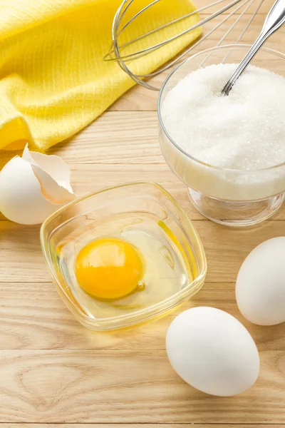 Jajka i cukier — Zdjęcie stockowe