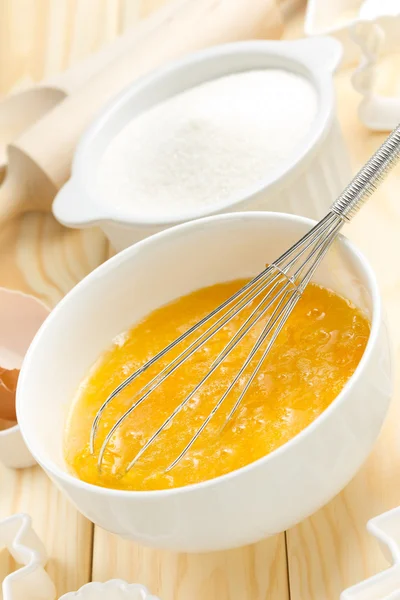 Whisking eggs — Stock Photo, Image