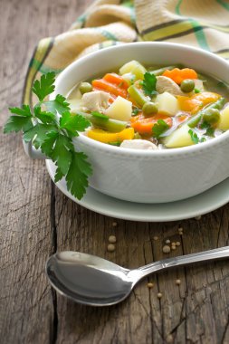 Sebzeli tavuk çorbası