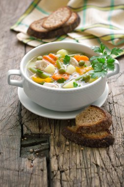 Sebzeli tavuk çorbası