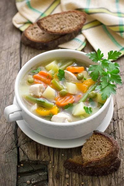 Sopa de pollo con verduras — Foto de Stock