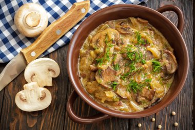 bir kase pişmiş mantar