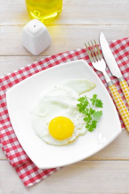Yağda yumurta.