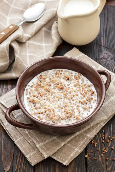 Buchweizen und Milch — Stockfoto