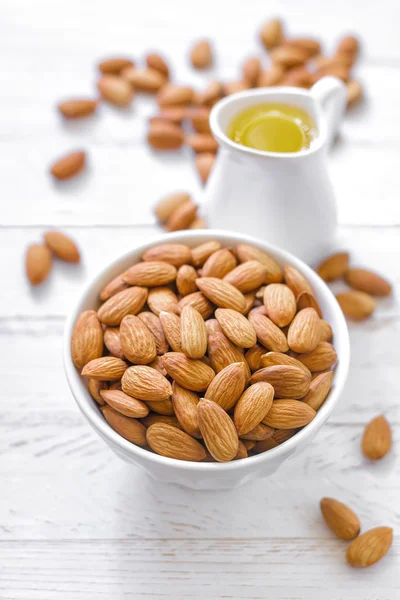 Almond oil — Stock Photo, Image