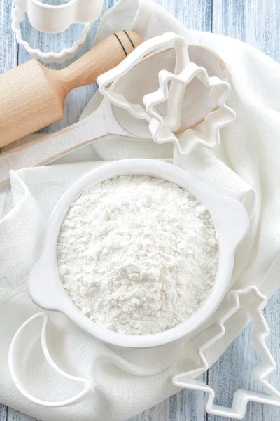 Flour and cookie cutters — Stock Photo, Image