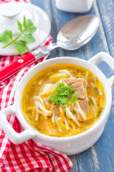 Suppe mit Nudeln — Stockfoto