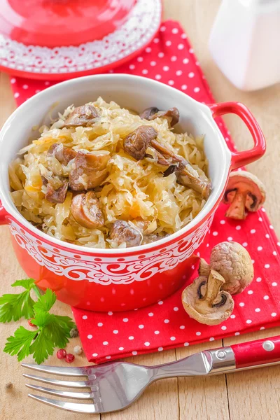 Cavolo con funghi — Foto Stock