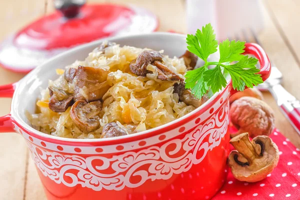 Cavolo con funghi — Foto Stock