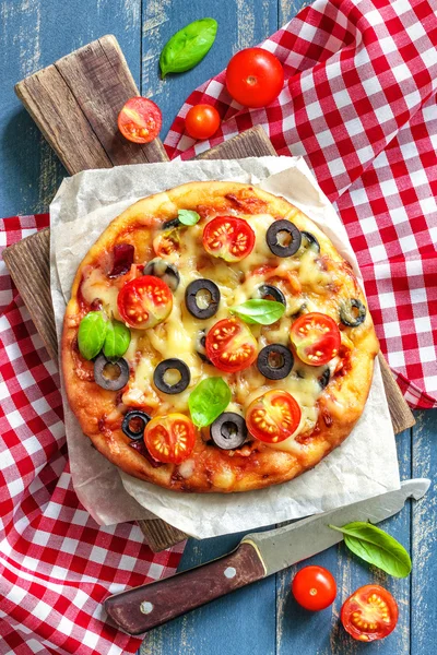 新鮮なピザ — ストック写真