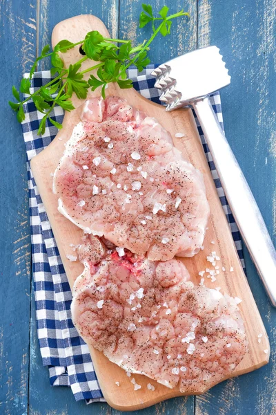 Chuletas crudas —  Fotos de Stock